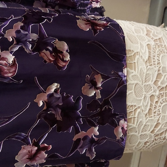 WHITE HOUSE BLACK MARKET M Purple Floral Burnout Silk Blend Off-the-Shoulder Top - Picture 6 of 12